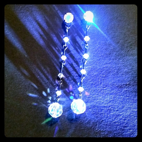 Boutique Jewelry - 💥FREE/Purch💥 NEW! AB Crystal Dangle Earrings